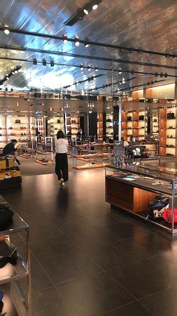 Prada outlet space